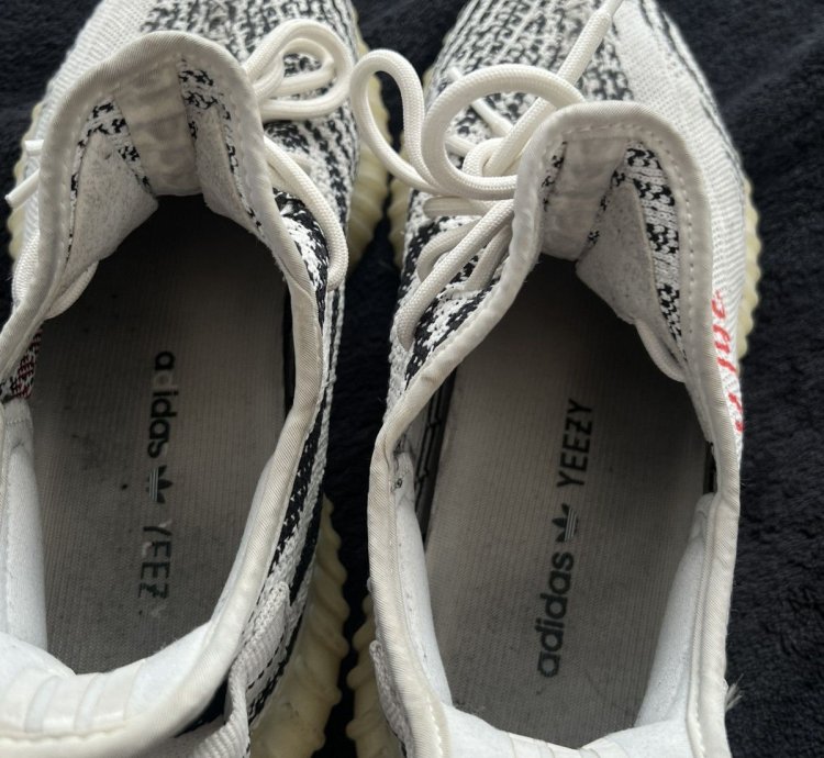 Yeezy Boost 350v2 Zebra