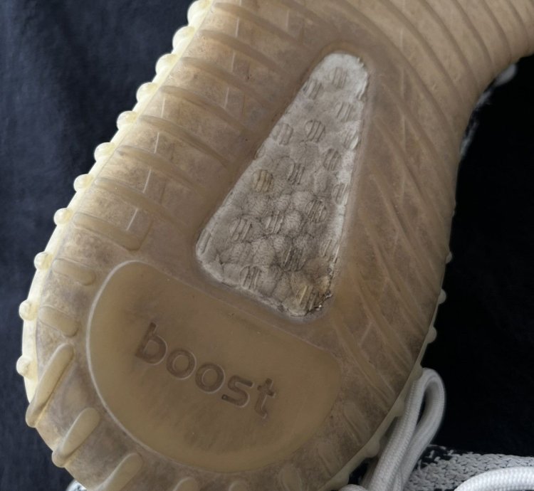 Yeezy Boost 350v2 Zebra