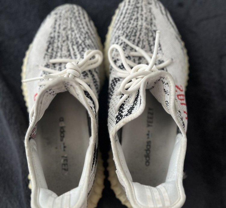 Yeezy Boost 350v2 Zebra