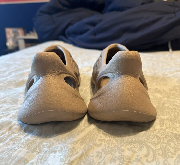 Yeezy Foam Runner Stone Taupe Size 8 Near Neew