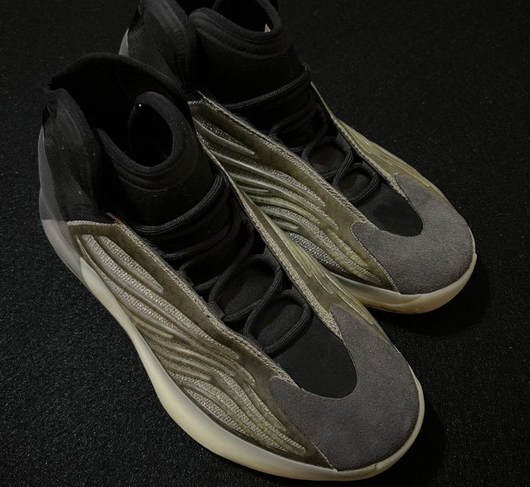 Yeezy Quantum Barium Basketball