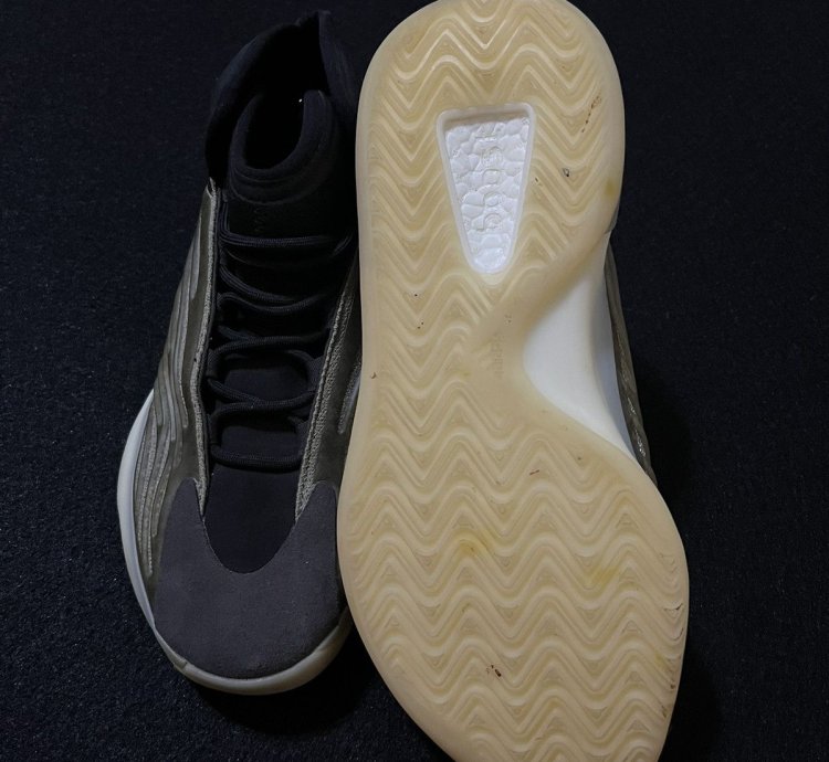 Yeezy Quantum Barium Basketball