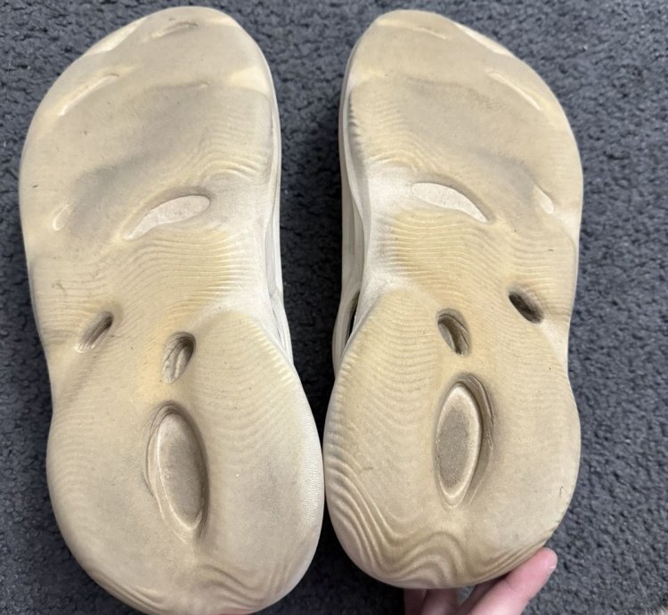 Yzy Foam Rnnr - Og Sand