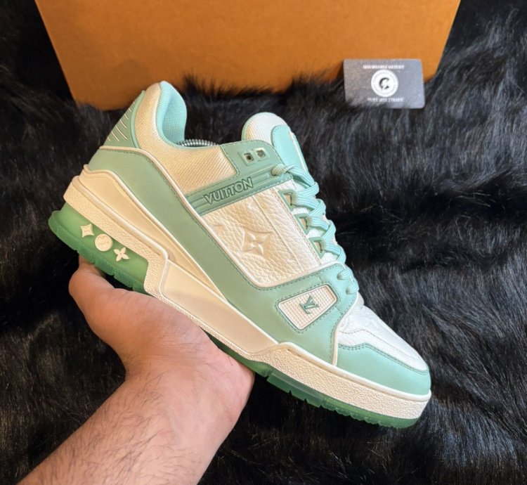 Worn 1x Louis Vuitton Tiffany Trainer