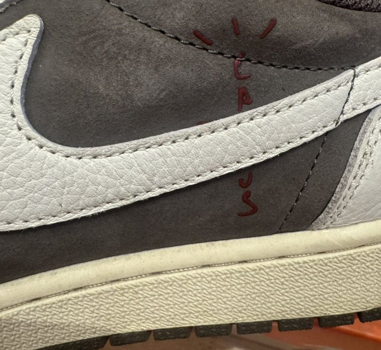 Travis Scott Jordan 1 Low Reverse Mocha Size 10 5