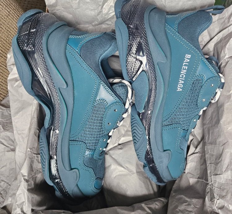 Triple Balenciaga Sneakers