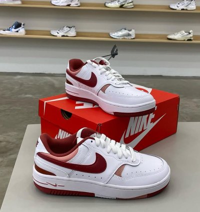 Nike Gamma Force Low desert Berry