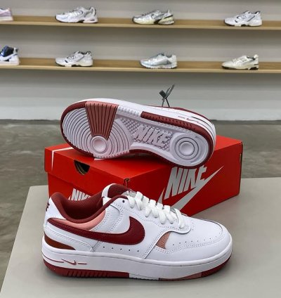 Nike Gamma Force Low desert Berry