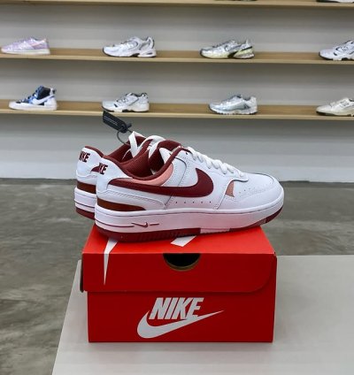 Nike Gamma Force Low desert Berry
