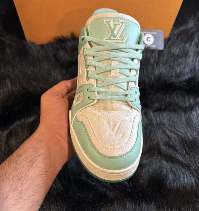 Worn 1x Louis Vuitton Tiffany Trainer