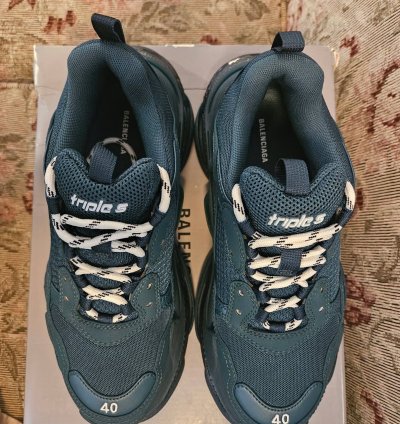Triple Balenciaga Sneakers