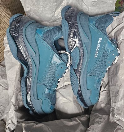 Triple Balenciaga Sneakers
