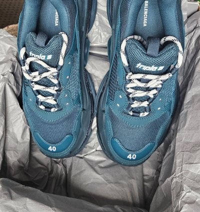 Triple Balenciaga Sneakers