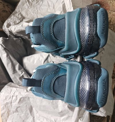 Triple Balenciaga Sneakers