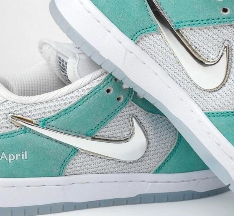 Nike Sb Dunk X April Skateboards Low Pro - Racer Blue Metallic Shoes