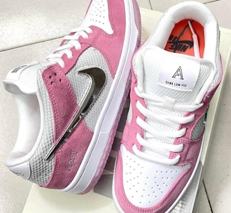 Nike Sb Dunk X April Skateboards Pink