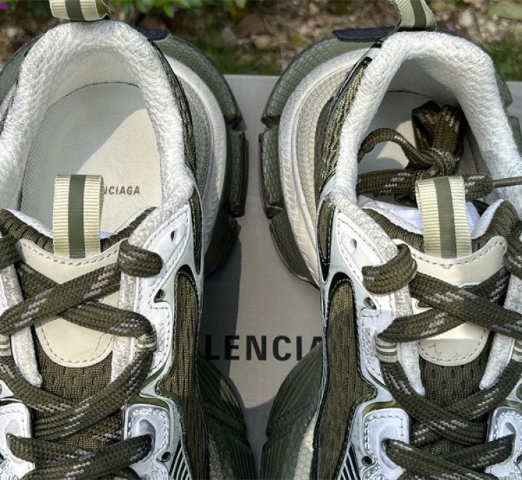 Balenciaga 3xl Dark Green Light Beige