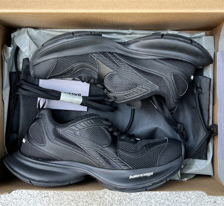 Balenciaga Circuit Sneaker Worn-out Black