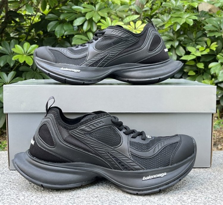 Balenciaga Circuit Sneaker Worn-out Black