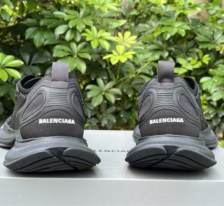 Balenciaga Circuit Sneaker Worn-out Black