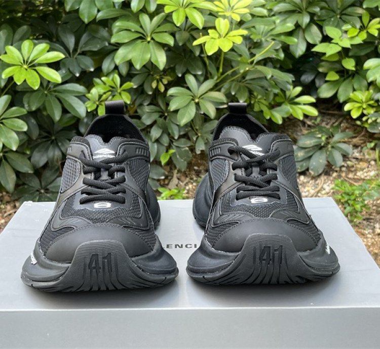 Balenciaga Circuit Sneaker Worn-out Black