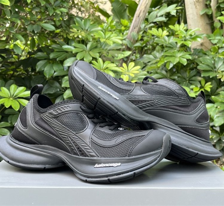 Balenciaga Circuit Sneaker Worn-out Black