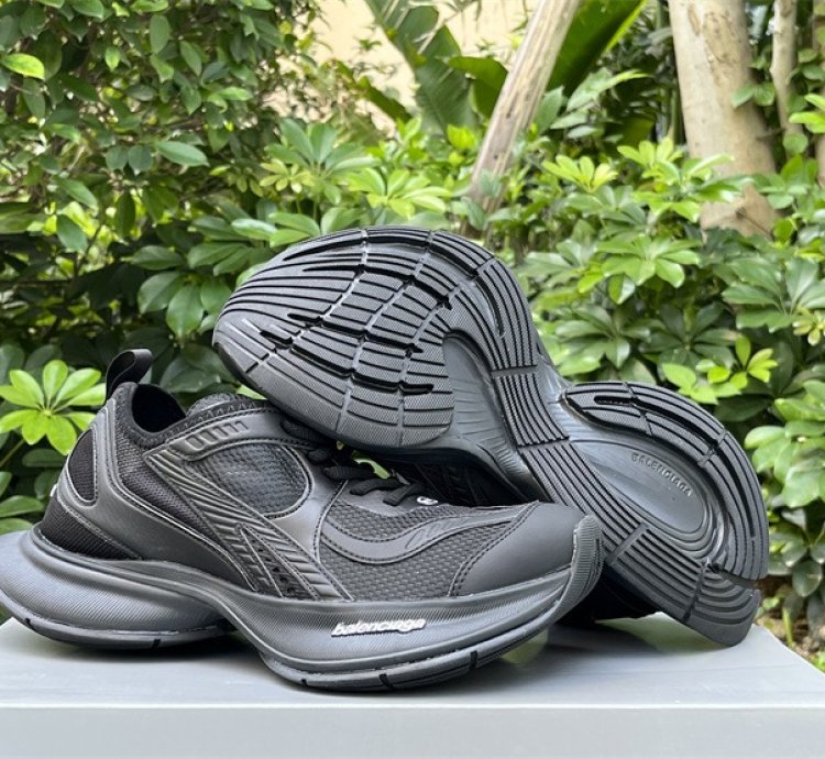 Balenciaga Circuit Sneaker Worn-out Black