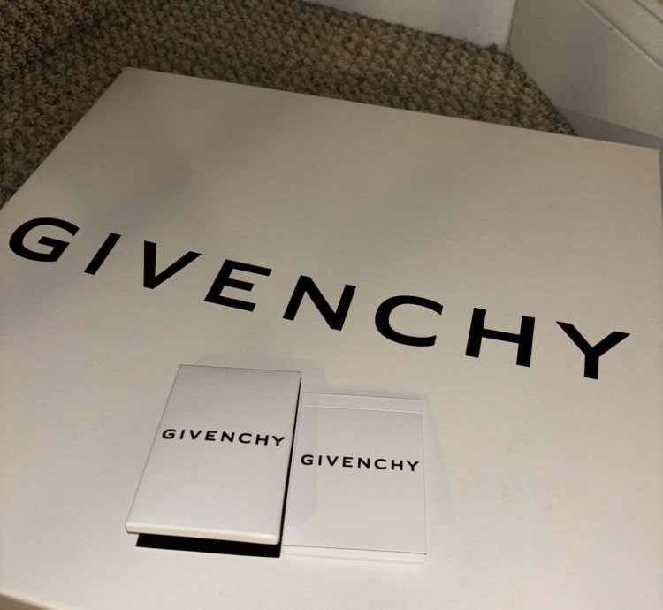 Givenchy Monumental Mallow brand New Unworn