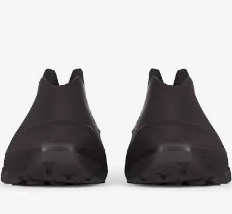 Givenchy Monumental Mallow brand New Unworn