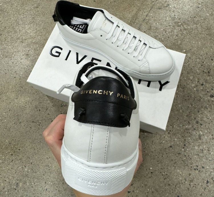 Givenchy Urban Leather Sneaker New 700