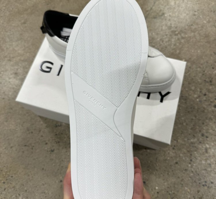 Givenchy Urban Leather Sneaker New 700