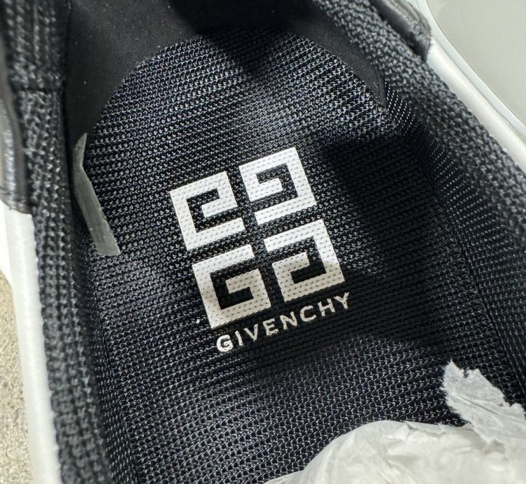 Givenchy Urban Leather Sneaker New 700