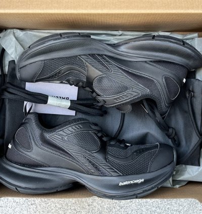 Balenciaga Circuit Sneaker Worn-out Black