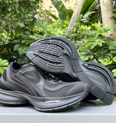 Balenciaga Circuit Sneaker Worn-out Black