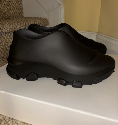 Givenchy Monumental Mallow brand New Unworn
