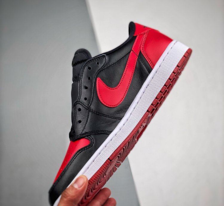 Air Jordan 1 Retro Low Bred 2015