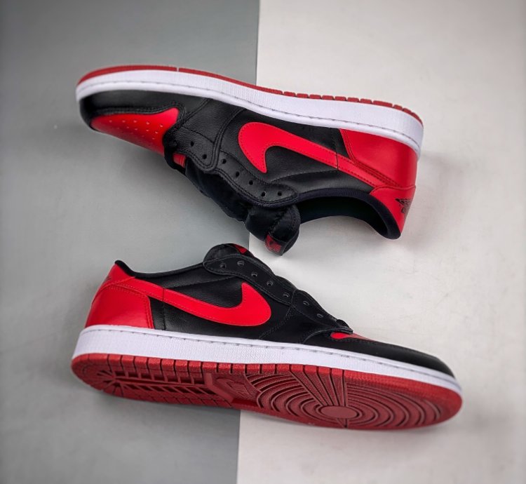 Air Jordan 1 Retro Low Bred 2015