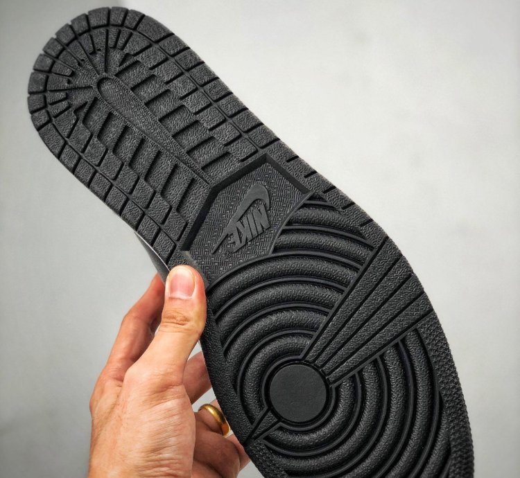 Air Jordan 1 Retro High Shadow 2018