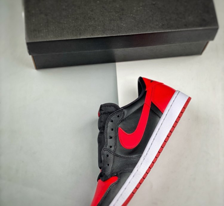 Air Jordan 1 Retro Low Bred 2015