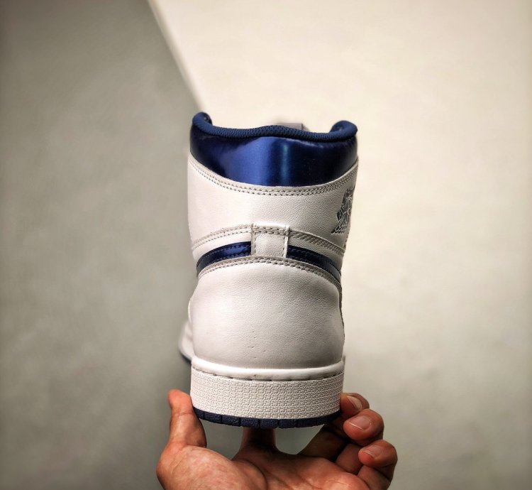 Air Jordan 1 Retro Metallic Navy 2016