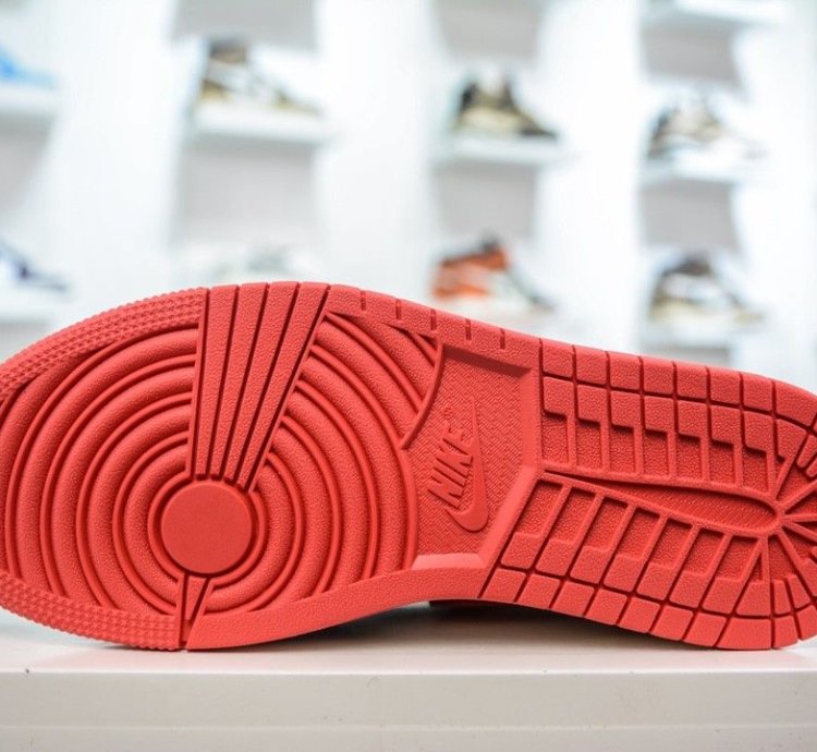 Air Jordan 1 Retro High Track Red