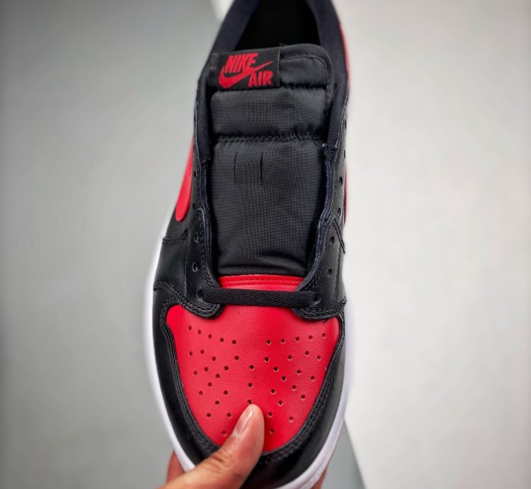 Air Jordan 1 Retro Low Bred 2015