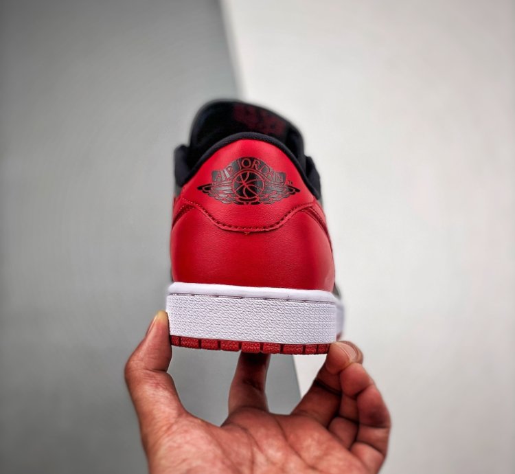 Air Jordan 1 Retro Low Bred 2015