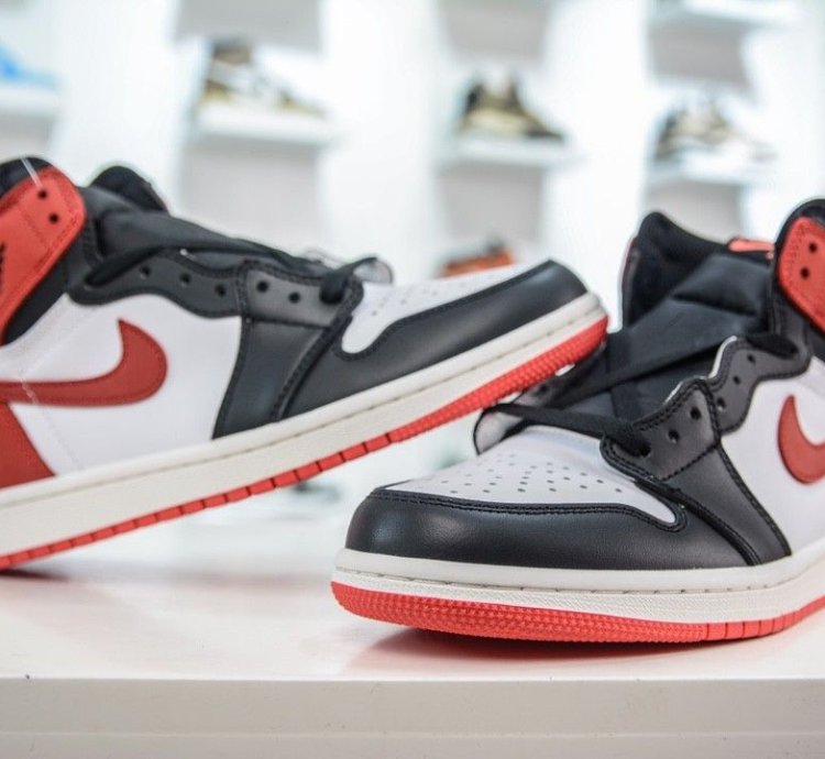 Air Jordan 1 Retro High Track Red