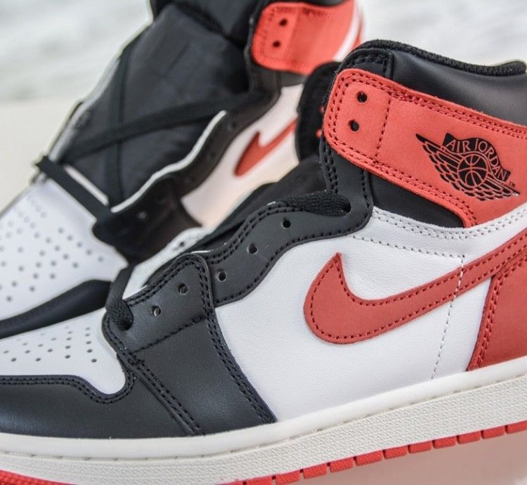 Air Jordan 1 Retro High Track Red