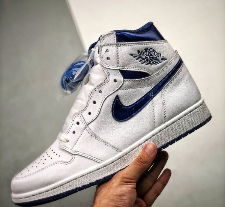 Air Jordan 1 Retro Metallic Navy 2016