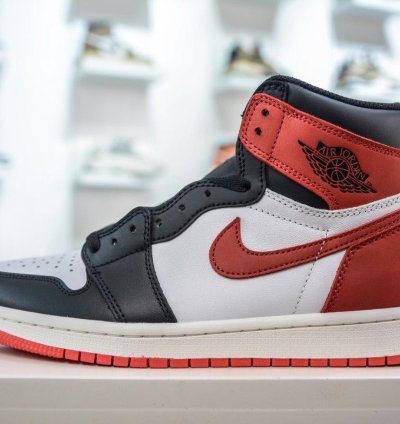 Air Jordan 1 Retro High Track Red