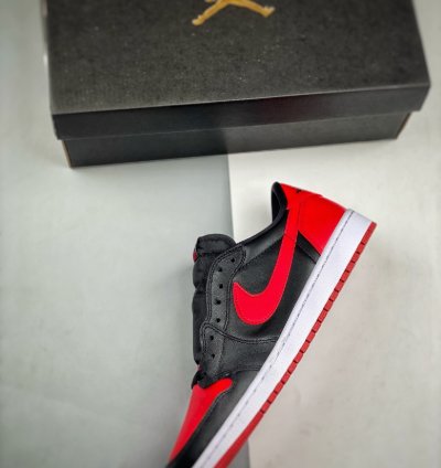 Air Jordan 1 Retro Low Bred 2015