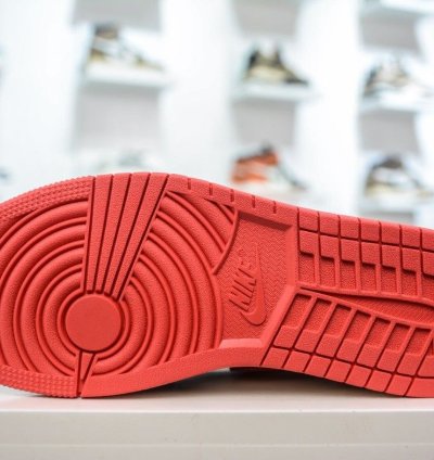 Air Jordan 1 Retro High Track Red
