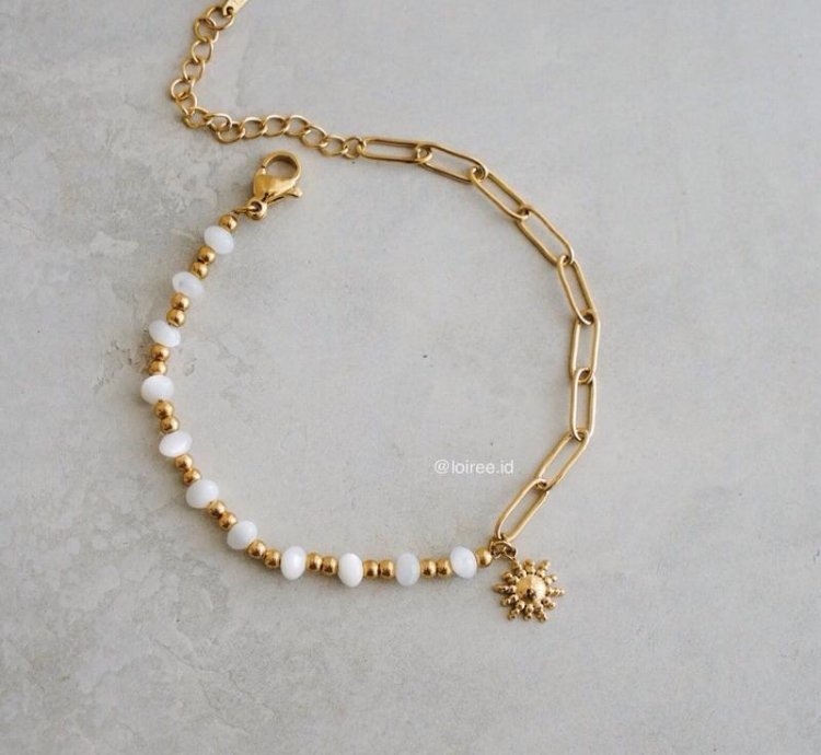 Sunny Charm Pearl Bracelet - Gold Plated